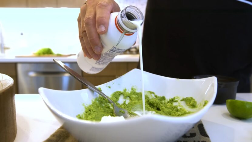 Mix the ingredients for avocado crema